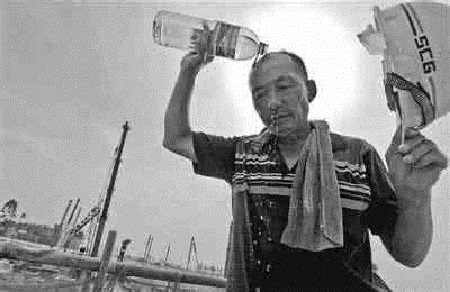 入伏天,烈日下的忻州鋼結構安裝工人