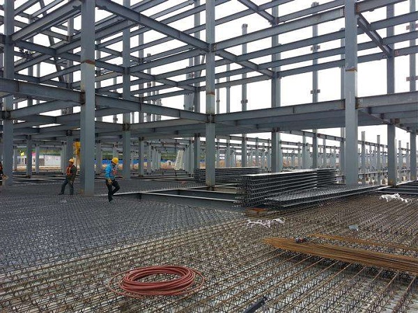 鋼筋桁架樓承板廠家：除了價格，你還需了解這些